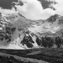 Belucha (4506 m) a jej dvojvrchol