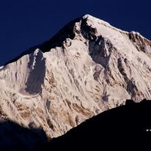 raňajšie Cho Oyu (8153 m), pohľad z dediny Gokyo